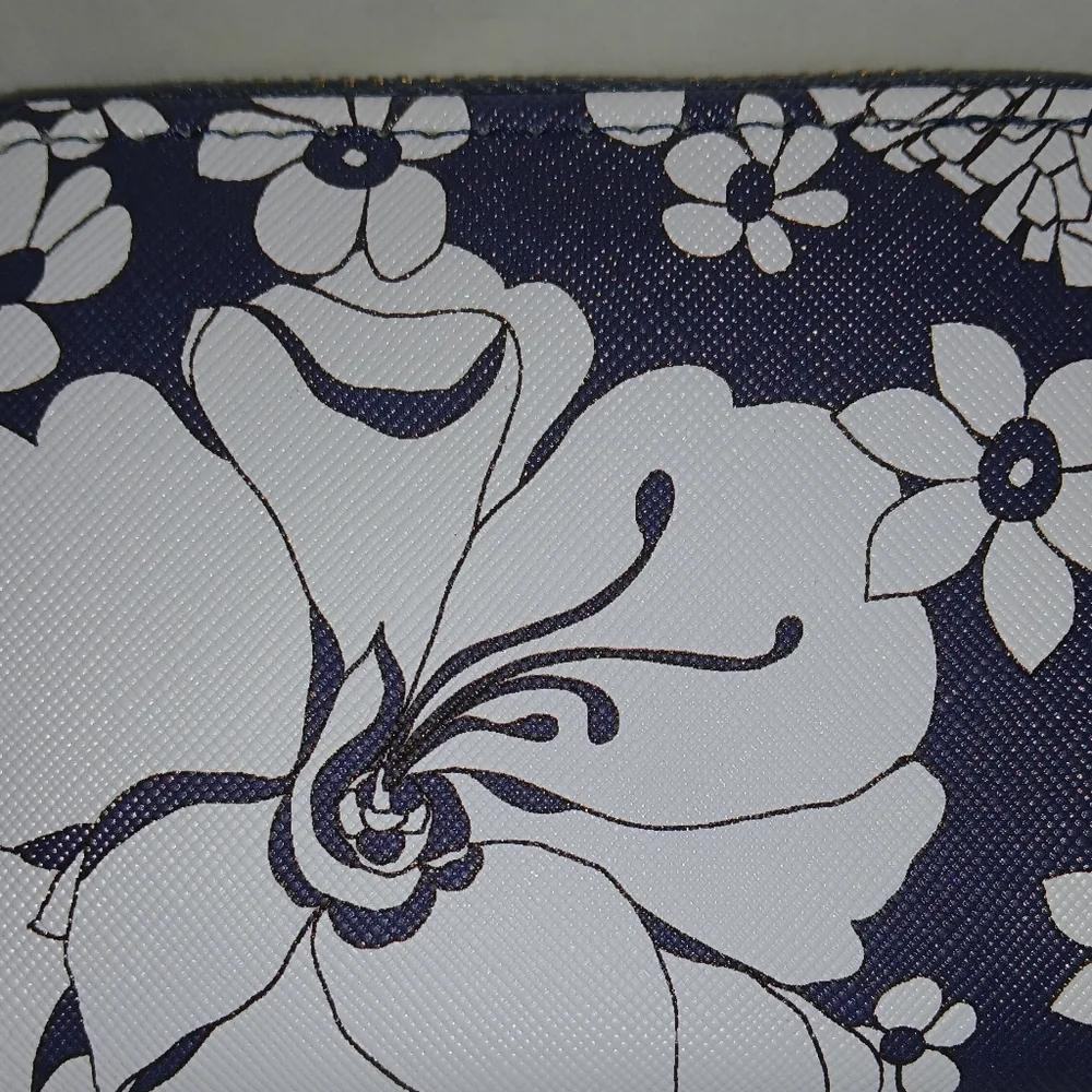 Trina Turk Zip Around Cardholder Wallet In Box, Faux Leather, Floral - Picture 4 of 9